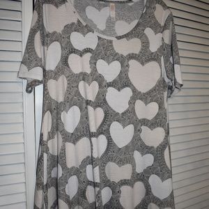 LulaRoe Tops - *NWOT* LulaRoe Perfect Tee LulaRoe Tops - *NWOT* LulaRoe Perfect Tee
